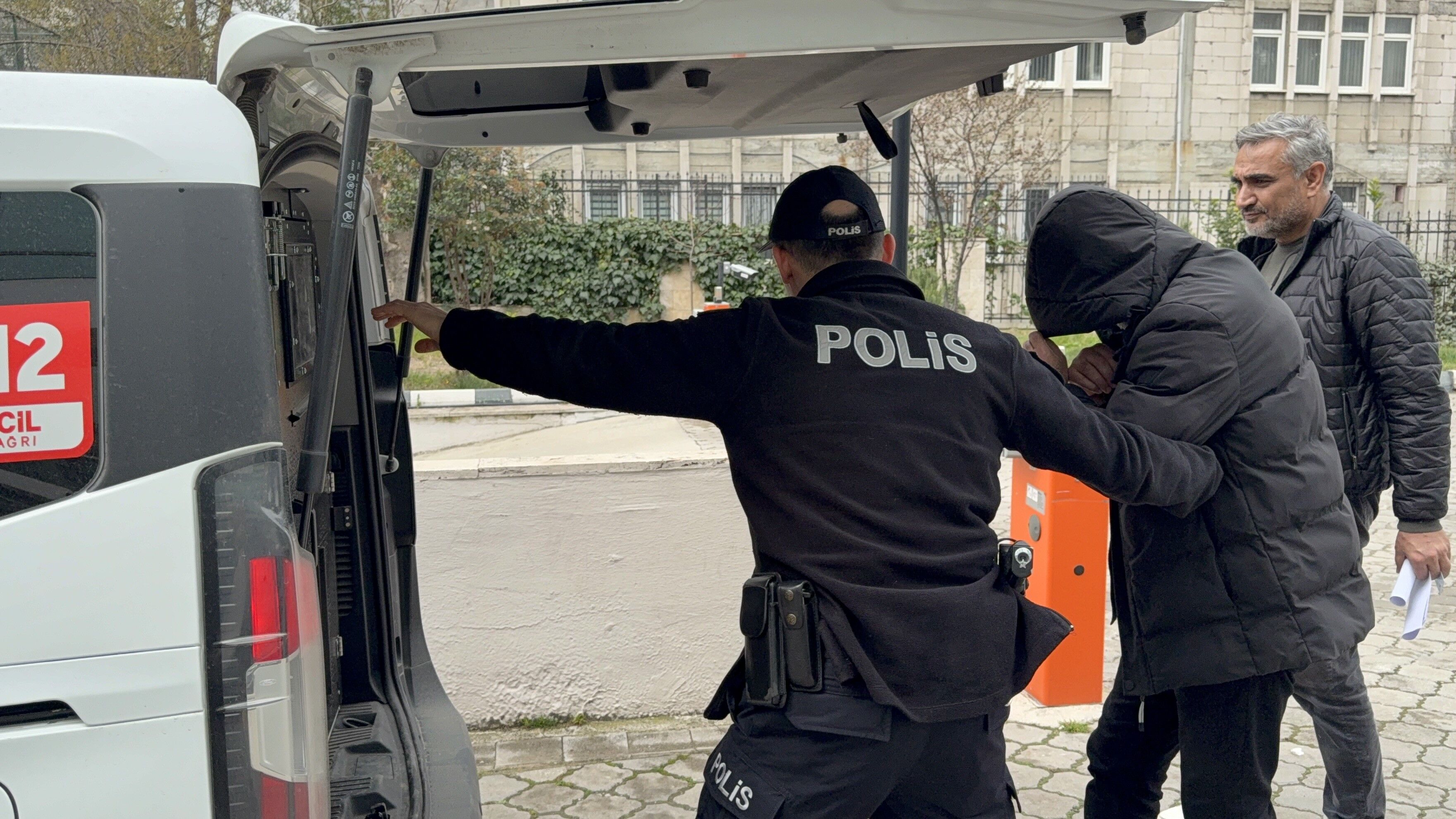 Polise Kafa Atan Şahıs Tutuklandı (2)