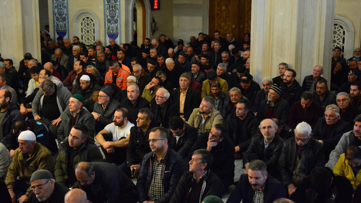 Ramazan’ın Son Cumasında Camiler Doldu Taştı (2)