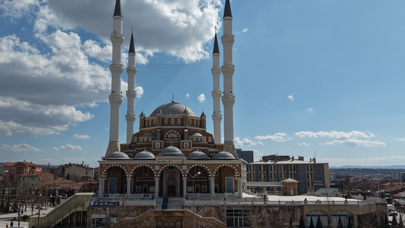 Ramazan’ın Son Cumasında Camiler Doldu Taştı