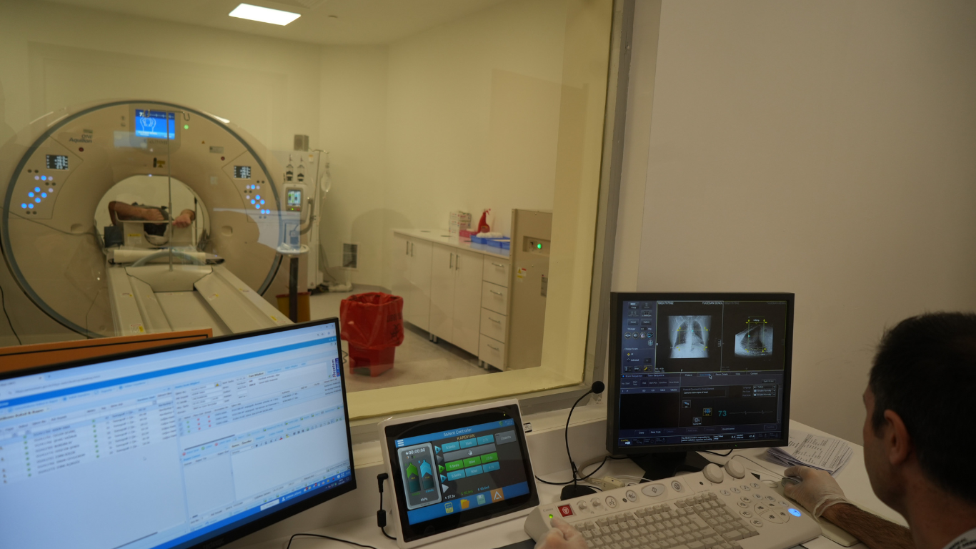 Samsun Şehir Hastanesi, Türkiye’de Yalnızca Dört Merkezde Bulunan 640 Kesit Teknolojisine Sahip Yapay Zekâ Destekli Tomografi Cihazını Hizmete Sundu; Kalp Ve Damar Hastalıkları Hızlı Ve Güvenilir (2)