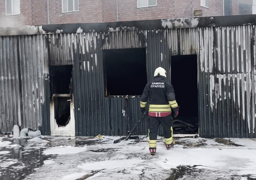 Şantiyede Korkutan Yangın Konteyner Küle Döndü1