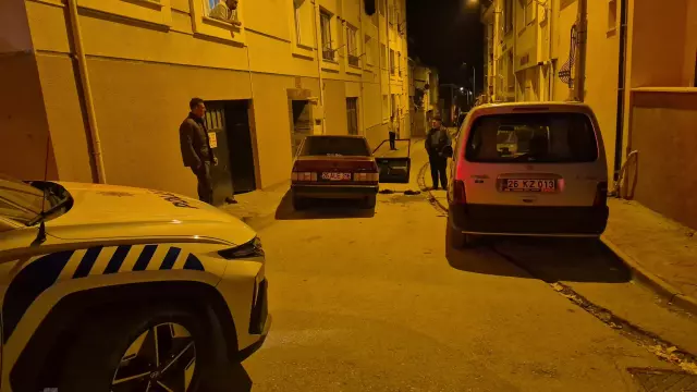 Sevgilisinden Ayrılan Genç Sokak Ortasında Aracını Parçaladı2