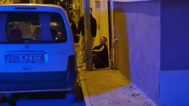 Sevgilisinden Ayrılan Genç Sokak Ortasında Aracını Parçaladı3