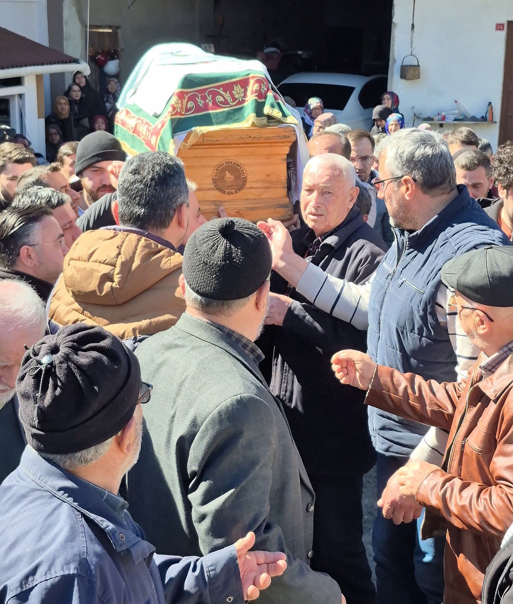 Sevilen Esnaf 52 Yaşında 1 Ay Süren Yaşam Savaşını Kaybetti 44