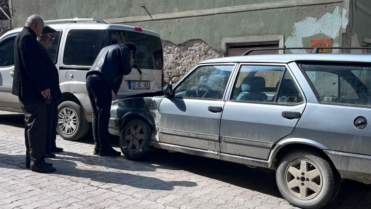 Taşköprü’de Ortalık Karıştı 3 Araç Kazaya Karıştı (4)