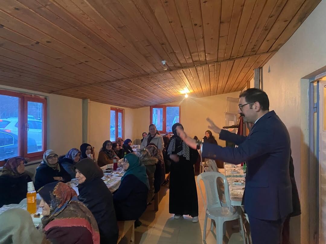 Taşköprü'nün Köyünde Vatandaşlarla Birlikte Iftar Yaptı 12