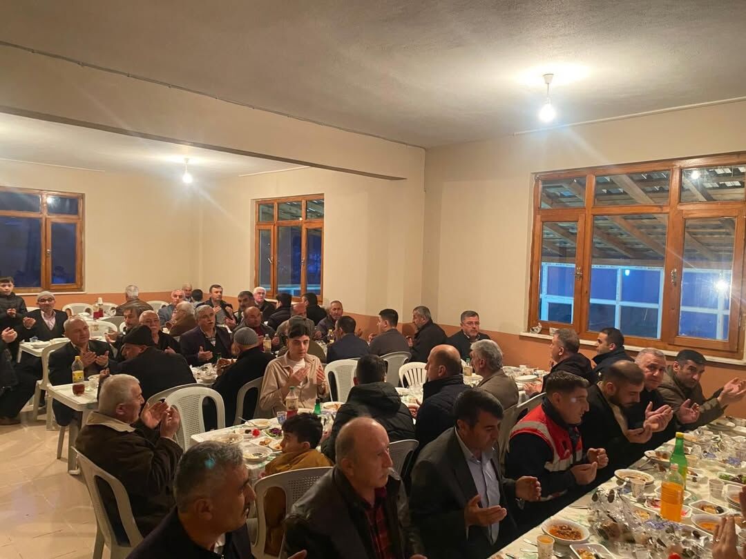 Taşköprü'nün Köyünde Vatandaşlarla Birlikte Iftar Yaptı 4