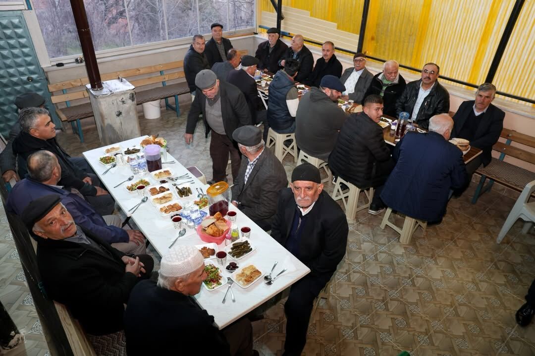 Taşköprü'nün Köyünde Vatandaşlarla Iftar Sofrasında Buluştular 14