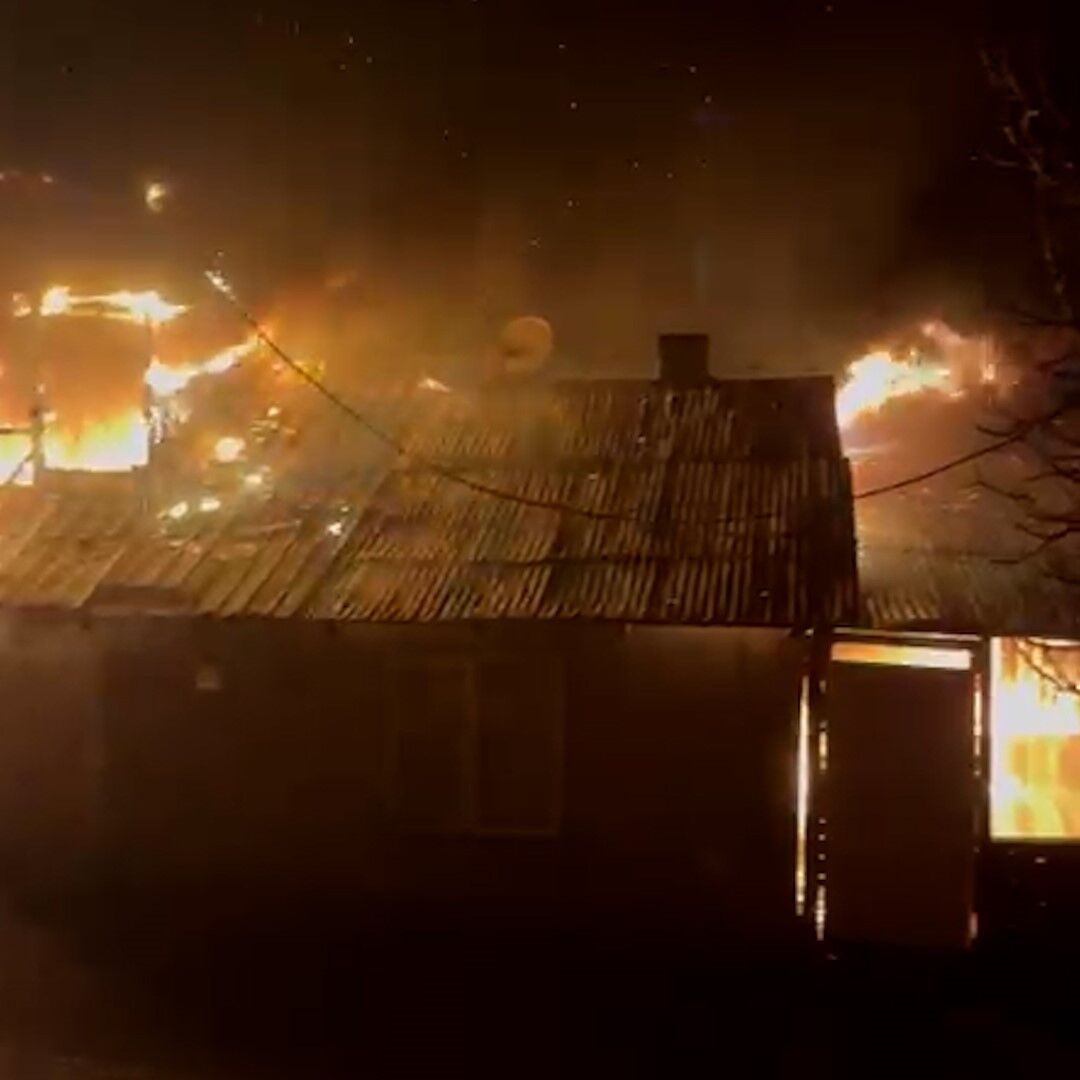Tavuk Kümesinin Yanındaki Bakıcı Evi Yangında Küle Döndü 4