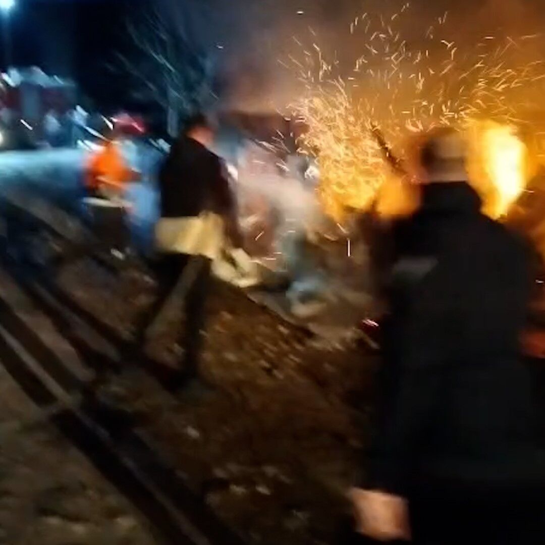 Tavuk Kümesinin Yanındaki Bakıcı Evi Yangında Küle Döndü 6