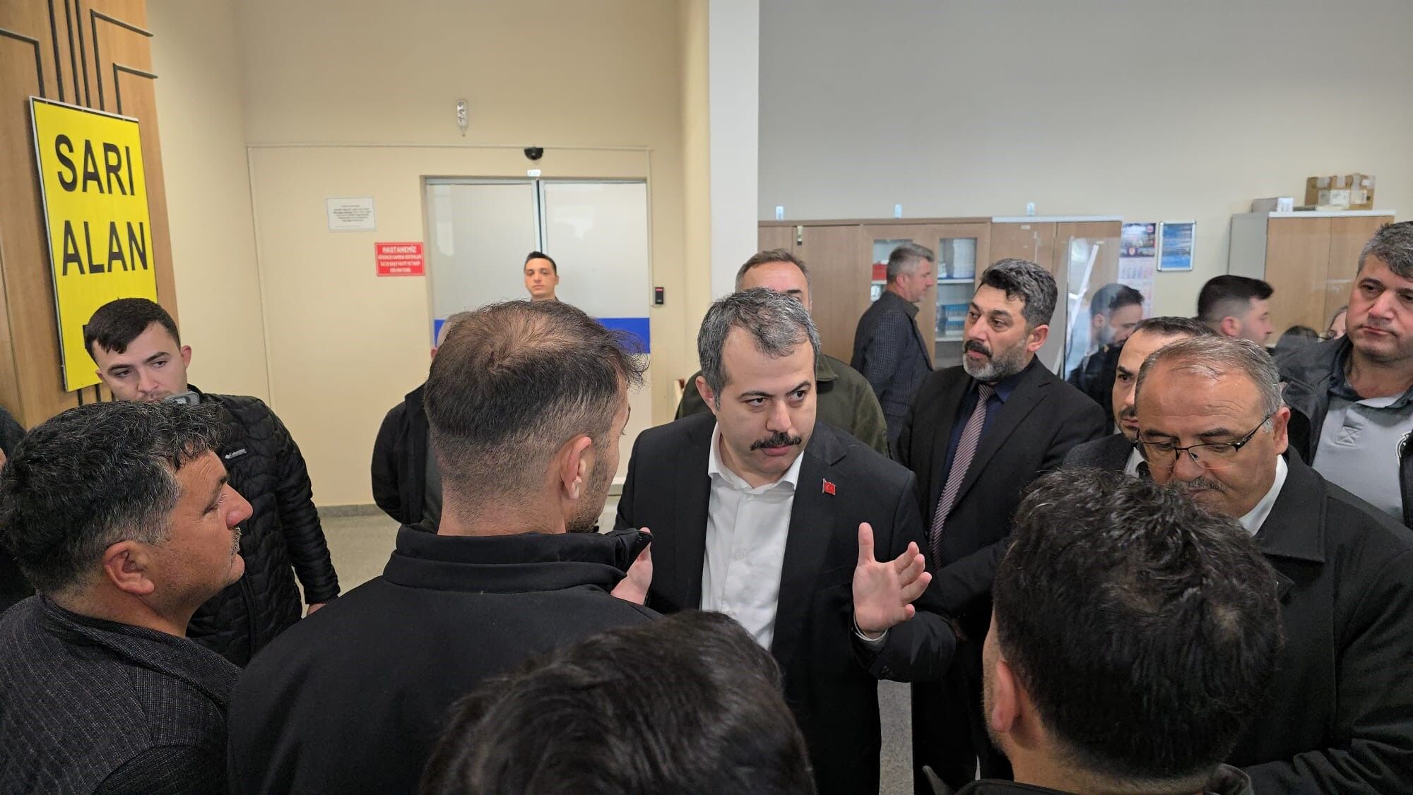 Tırın Freni Patladı Feci Kazada Öğrenci Servisi Ile Birlikte 7 Araç Birbirine Girdi, 18 Yaralı Var! 12