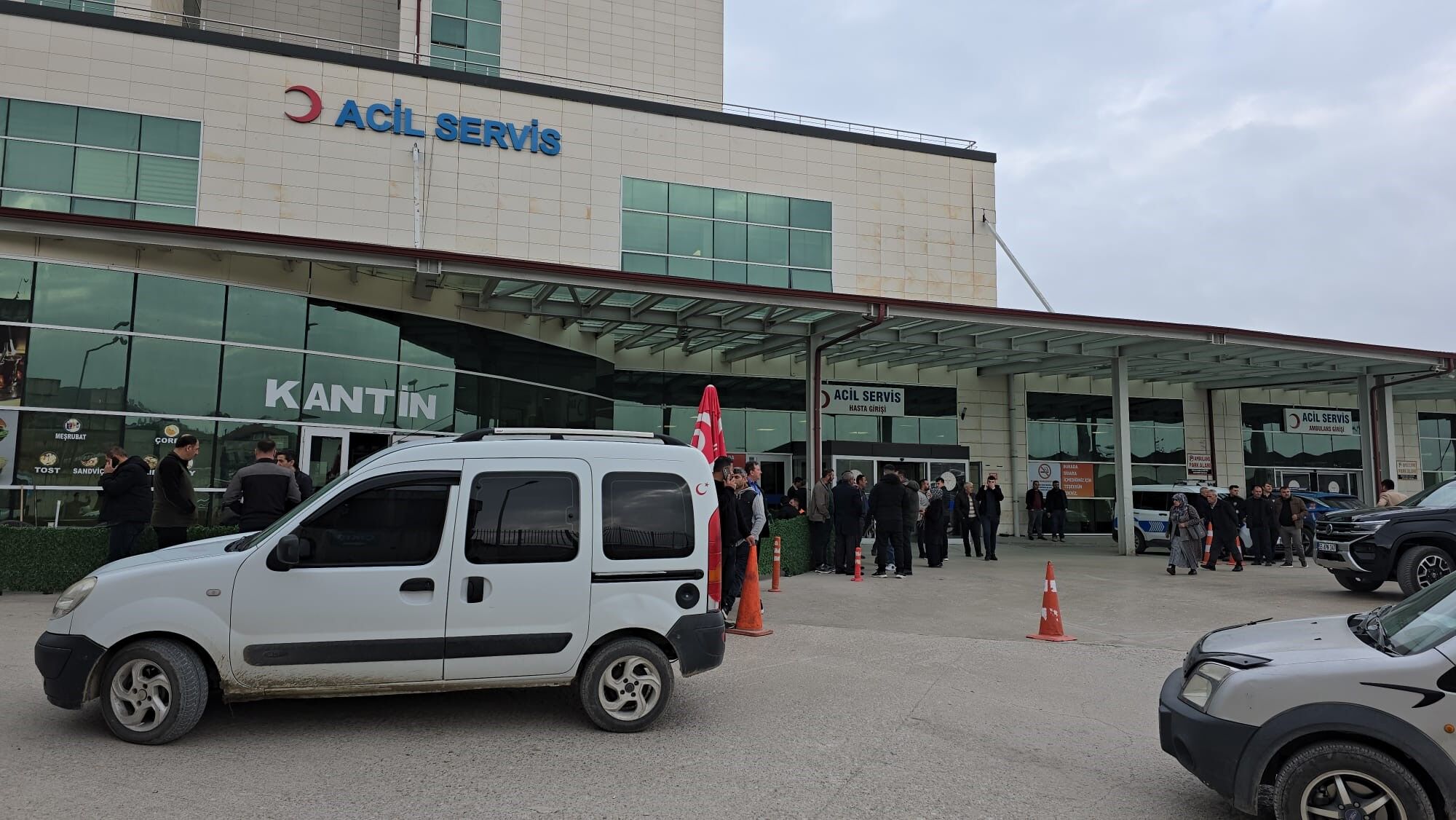 Tırın Freni Patladı Feci Kazada Öğrenci Servisi Ile Birlikte 7 Araç Birbirine Girdi, 18 Yaralı Var! 13