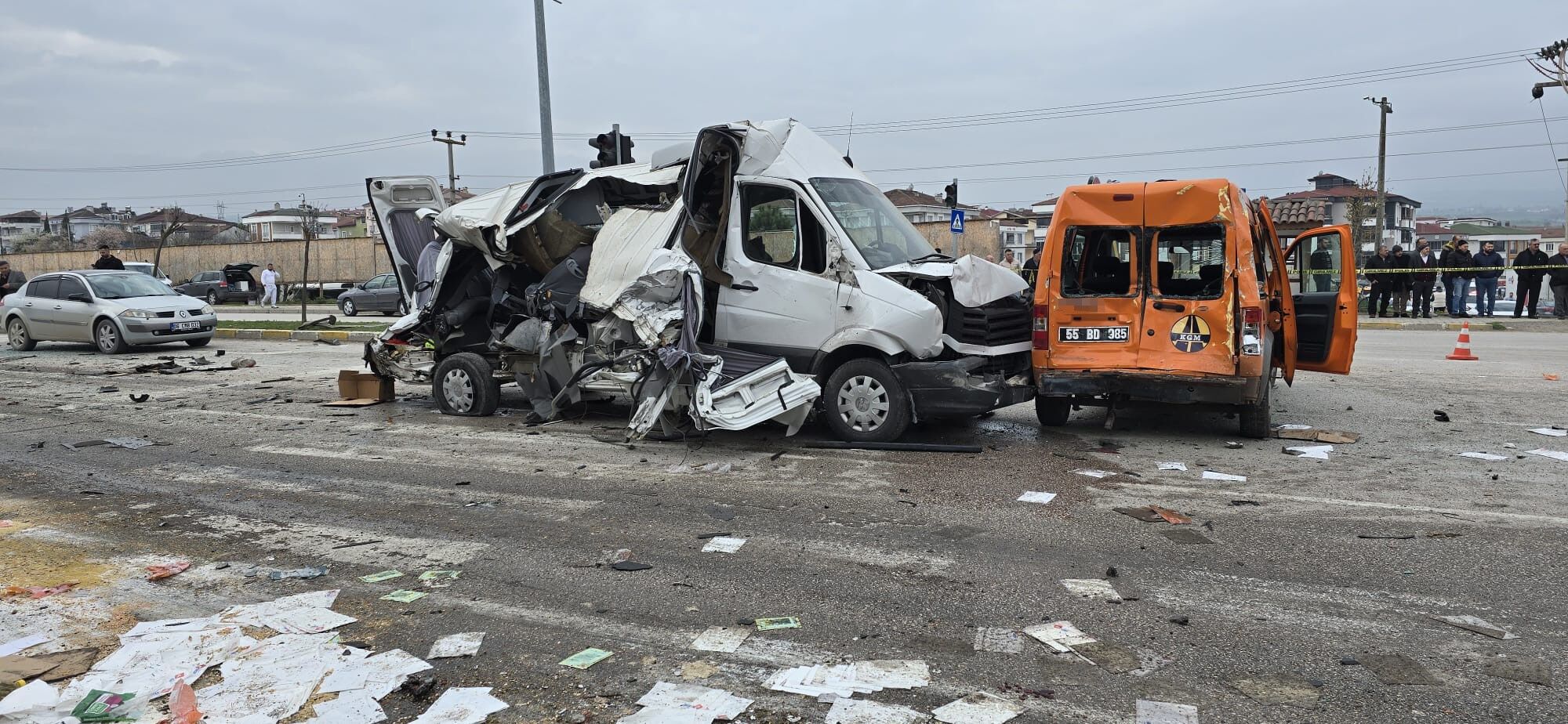 Tırın Freni Patladı Feci Kazada Öğrenci Servisi Ile Birlikte 7 Araç Birbirine Girdi, 18 Yaralı Var! 8