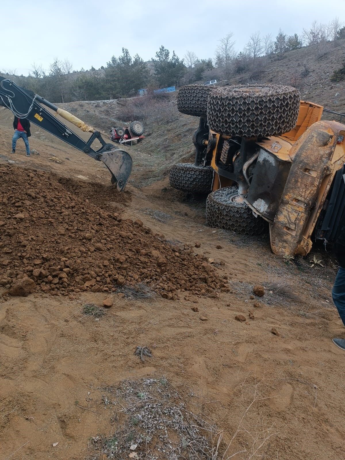 Tokat'ta Uçuruma Yuvarlanan Traktör