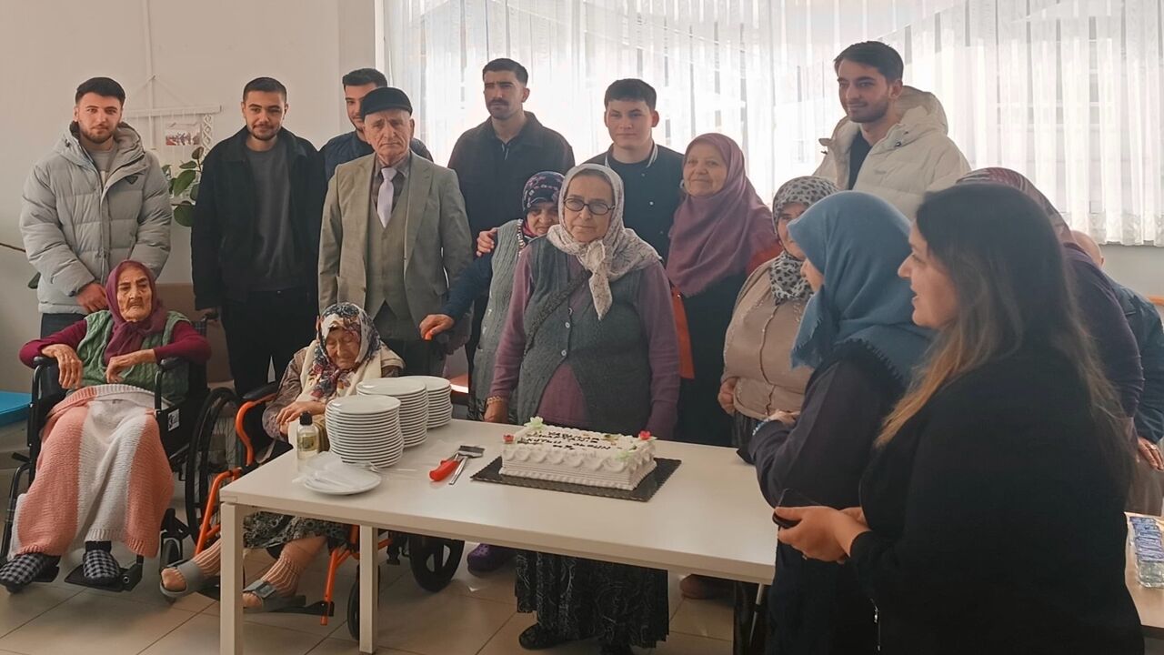 Tosya Huzurevi Gönül Dokunan Ziyaret (5)