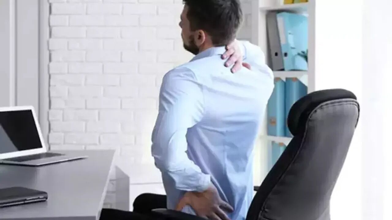 Uzman Hekim Uyardı İş Yerinde Saatlerce Hareketsiz Kalmayın! 8888