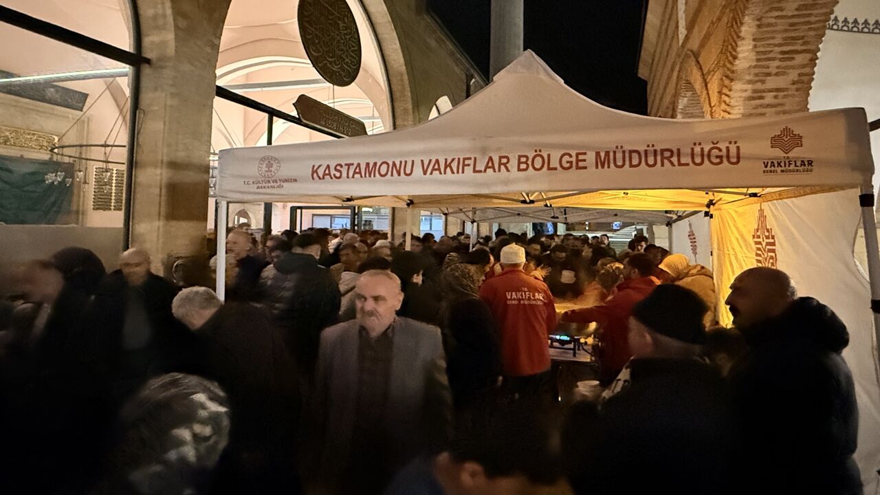 Vakıflar Iftar Beş Bin (2)