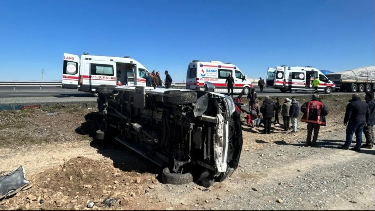 Yolcu Indiren Minibüse Tir Arkadan Çarptı 11 Yaralı!