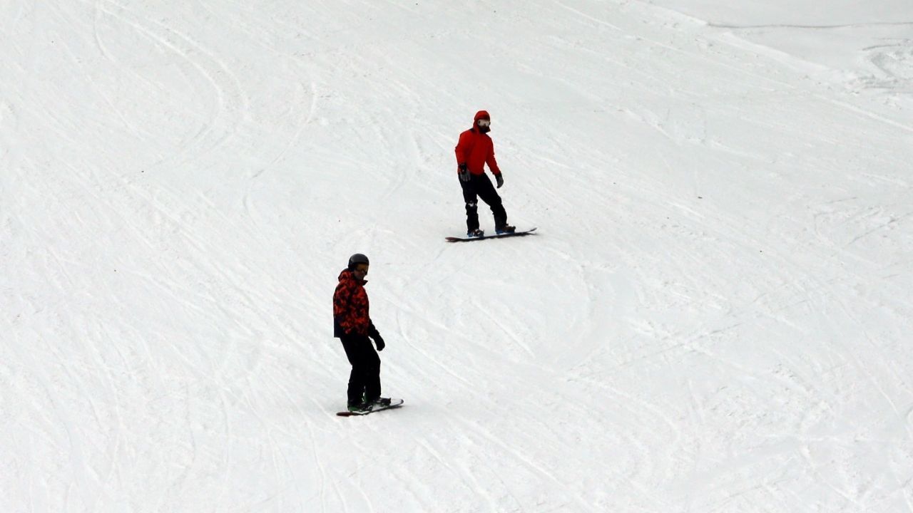 Yurduntepe Kayak Merkezi’nde Hafta Sonu Hareketliliği Sürüyor (5)