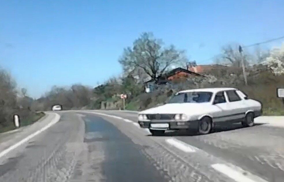 2 Otomobil Kafa Kafaya Çarpıştı 12