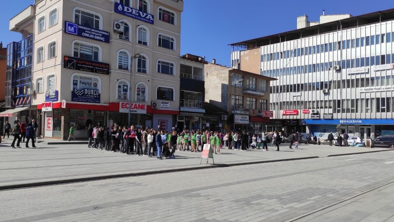 23 Nisan Öncesi Taşköprü’de Renkli Telaş (3)