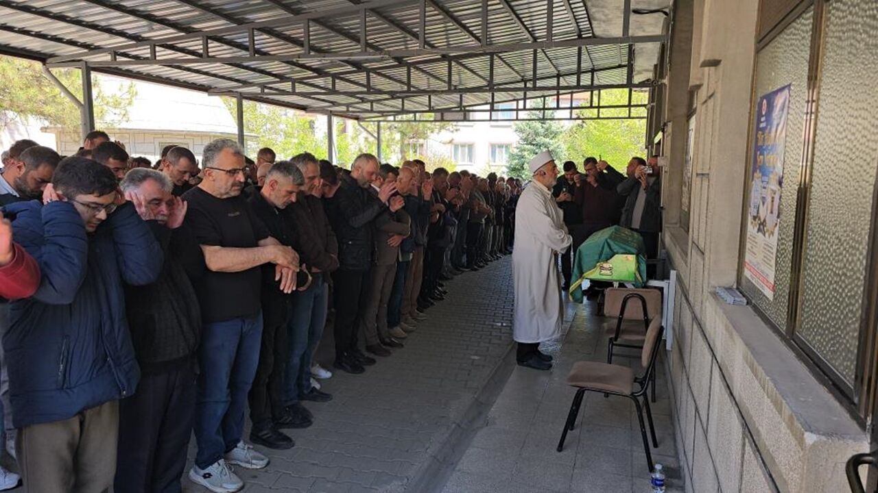 3 Yaşındaki Aybars Pehlivanoğlu Cenaze (3)