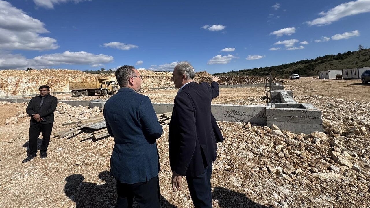 674451234 26480950901586137 2982312883281938865 N