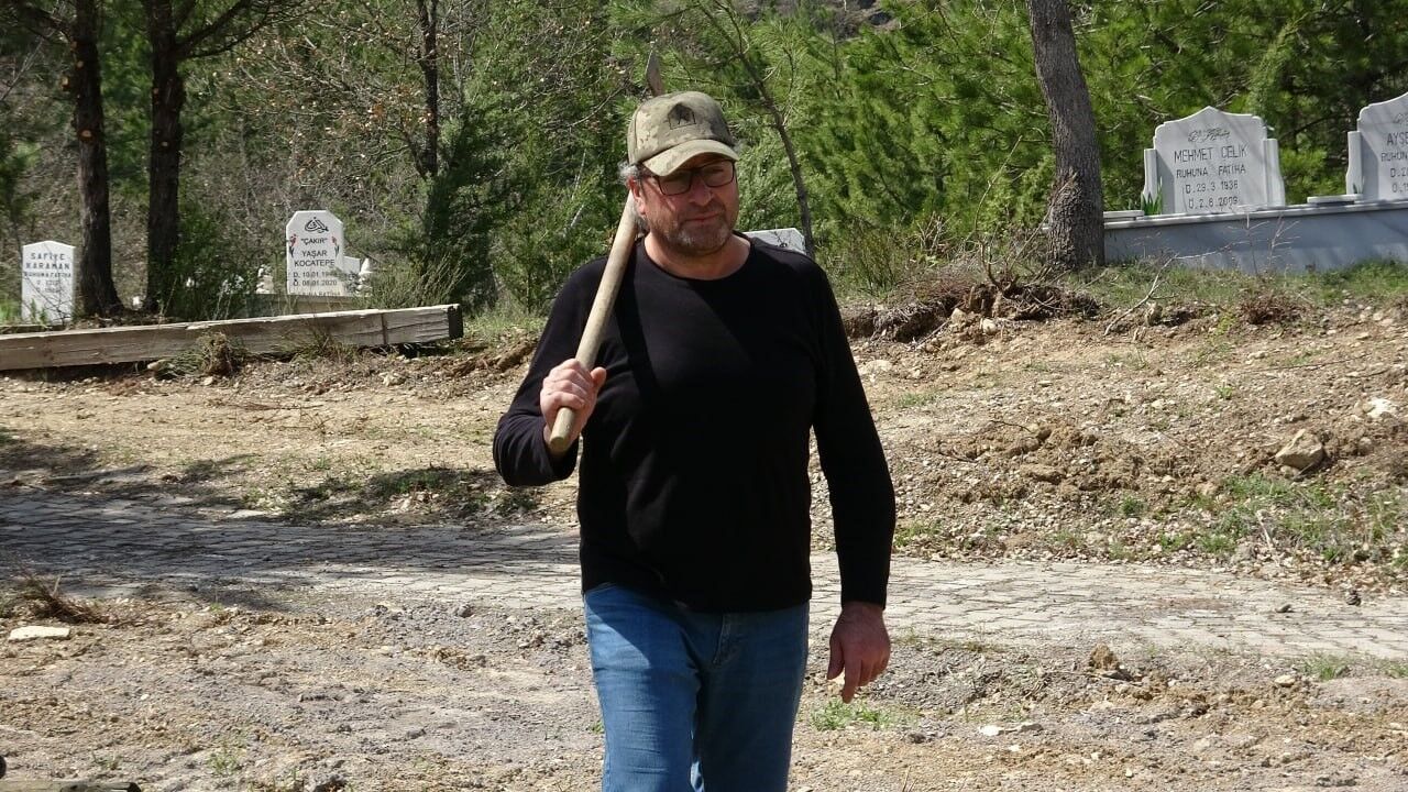 9 Kez Ölümden Dönen Adam Mezarını Kazmaya Başladı 12