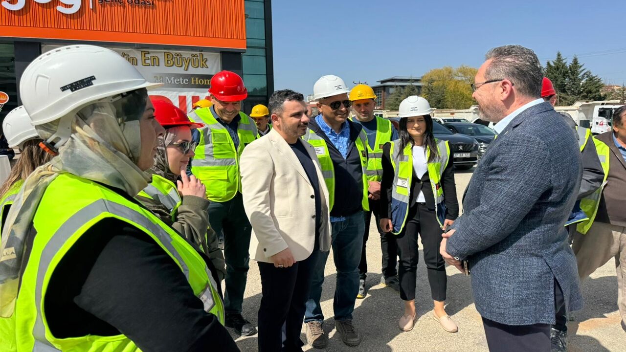 Ak Parti De Chp Li Belediyeye Destek (1)