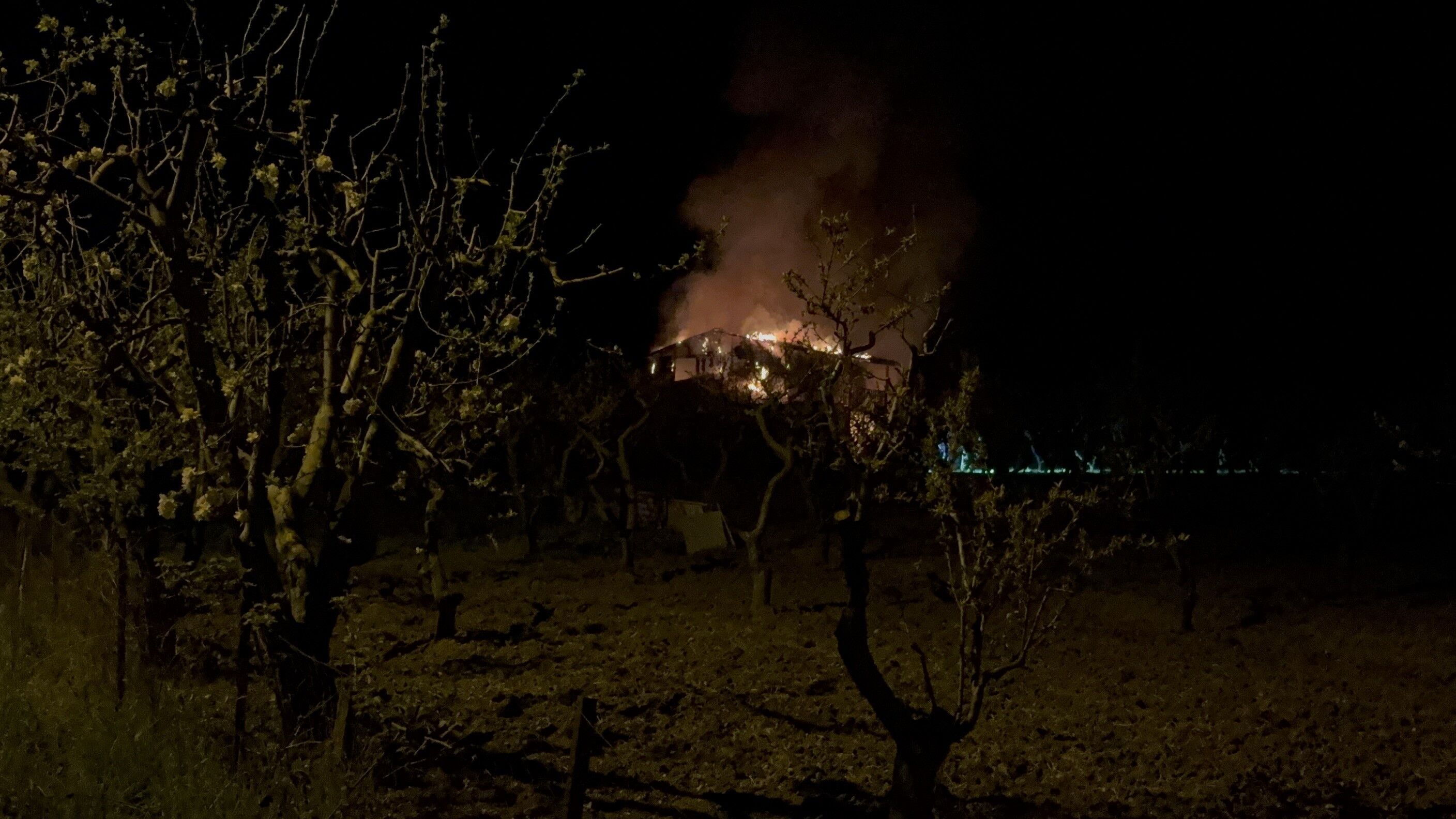 Alevler Bir Evi Dakikalar Içinde Yuttu Geriye Kül Kaldı