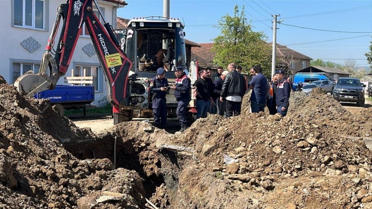 Altyapı Çalışmasında Göçük Toprak Altında Kalan Işçi Kurtarıldı (1)
