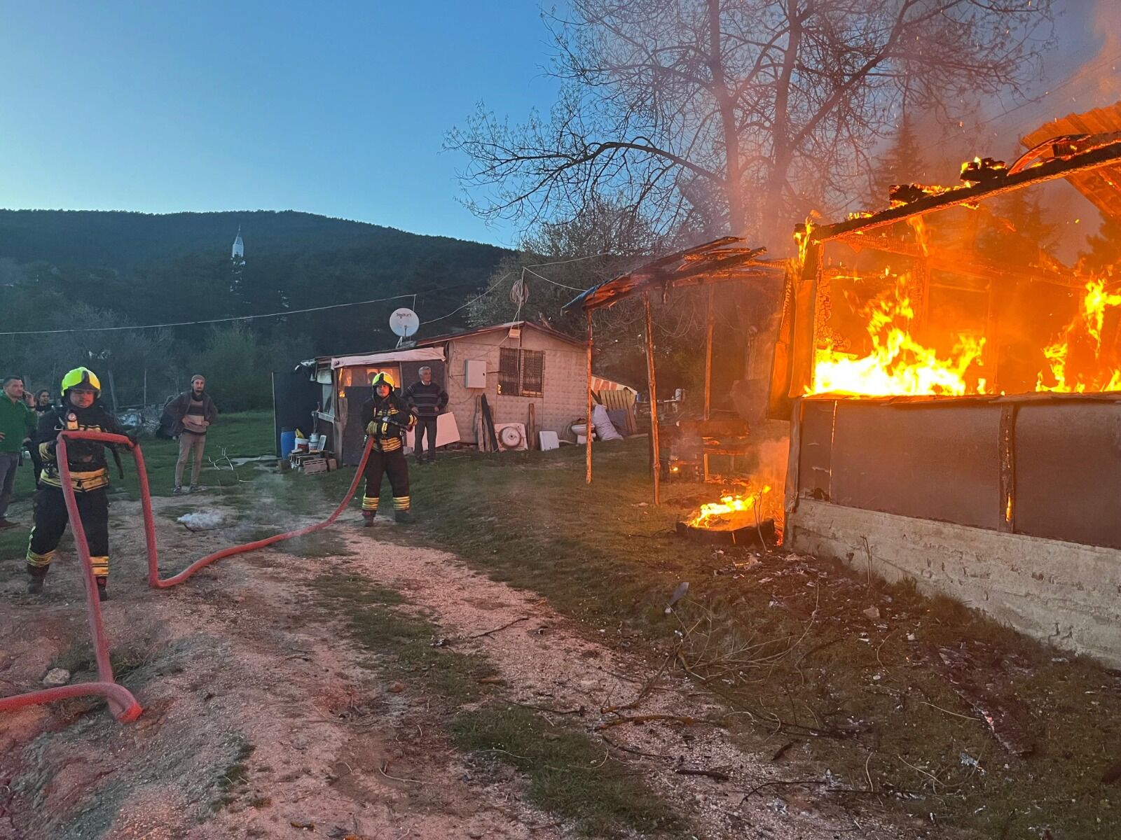 Barakada Korkutan Yangın! 12