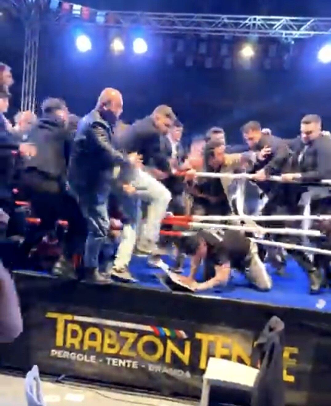 Boks Maçında Sporcular Arasında Kavga Çıktı 8888888888888888888888888888888888888888888888888