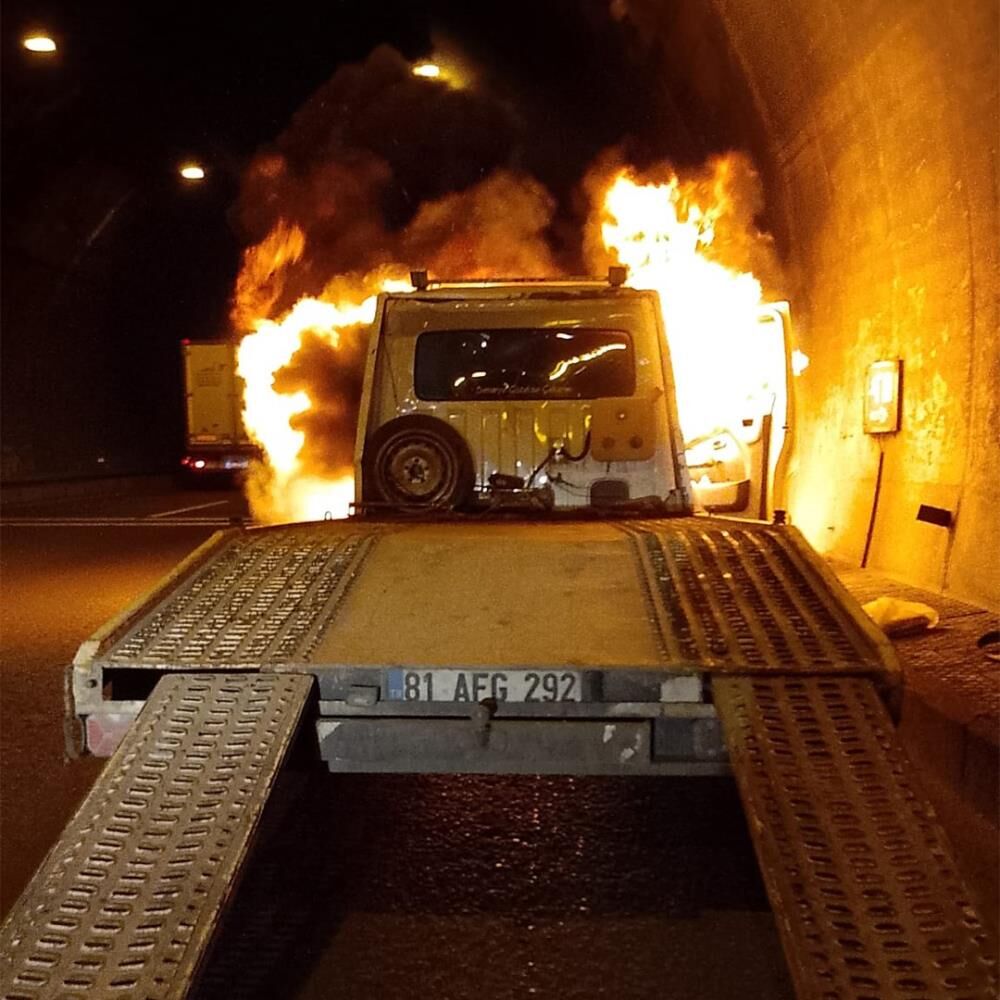 Bolu Dağı Tüneli Oto Yangın (1)