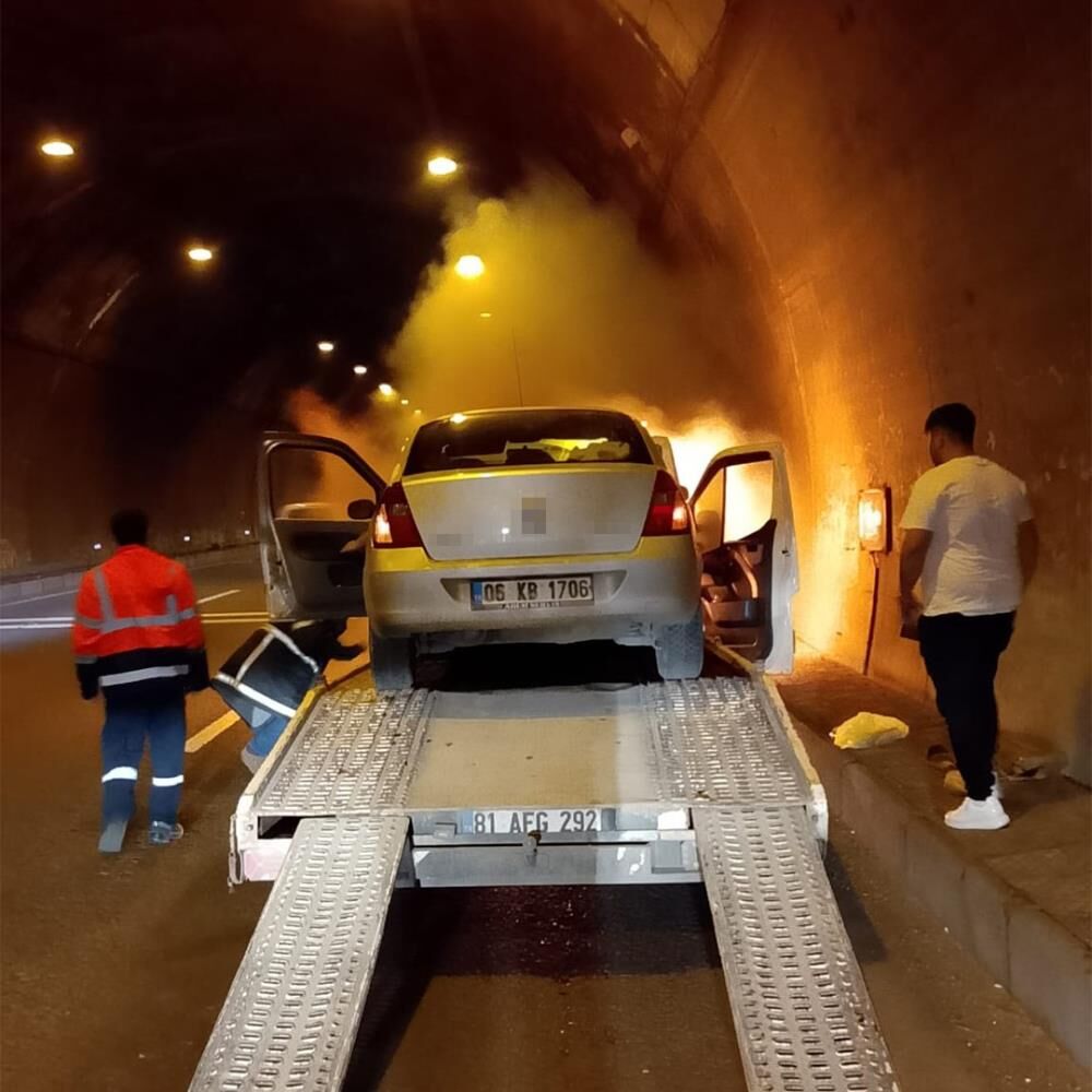 Bolu Dağı Tüneli Oto Yangın (3)