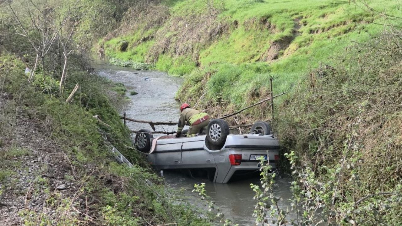 Dereye Yuvarlanan Araç Gün Ağarınca Fark Edildi (2)