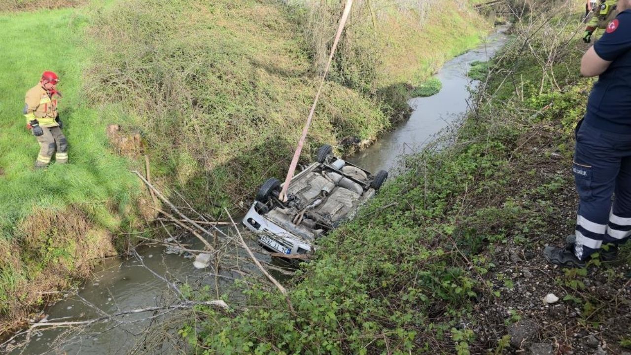 Dereye Yuvarlanan Araç Gün Ağarınca Fark Edildi (3)