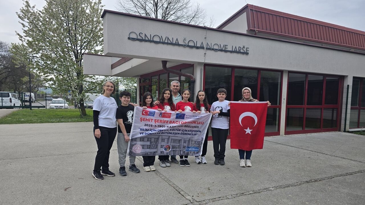 Erasmus Slovanya (3)