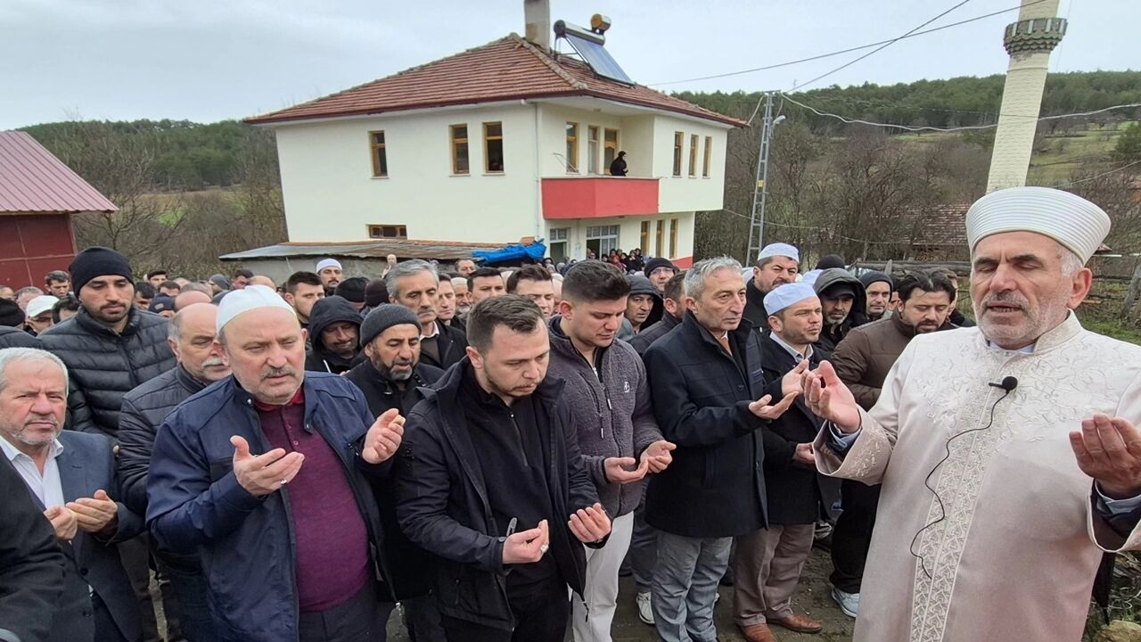 Ercan Şahanoğlu Toprağa Verildi (1)