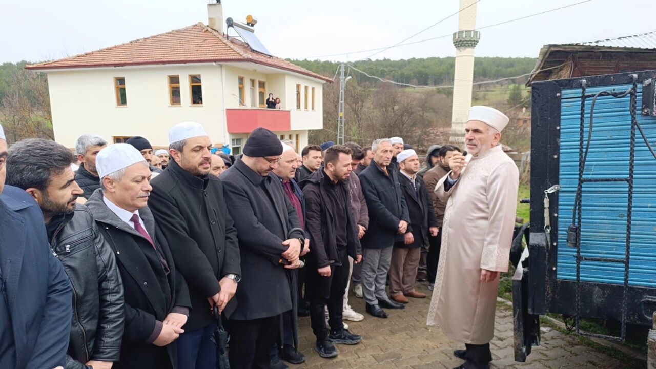 Ercan Şahanoğlu Toprağa Verildi (2)