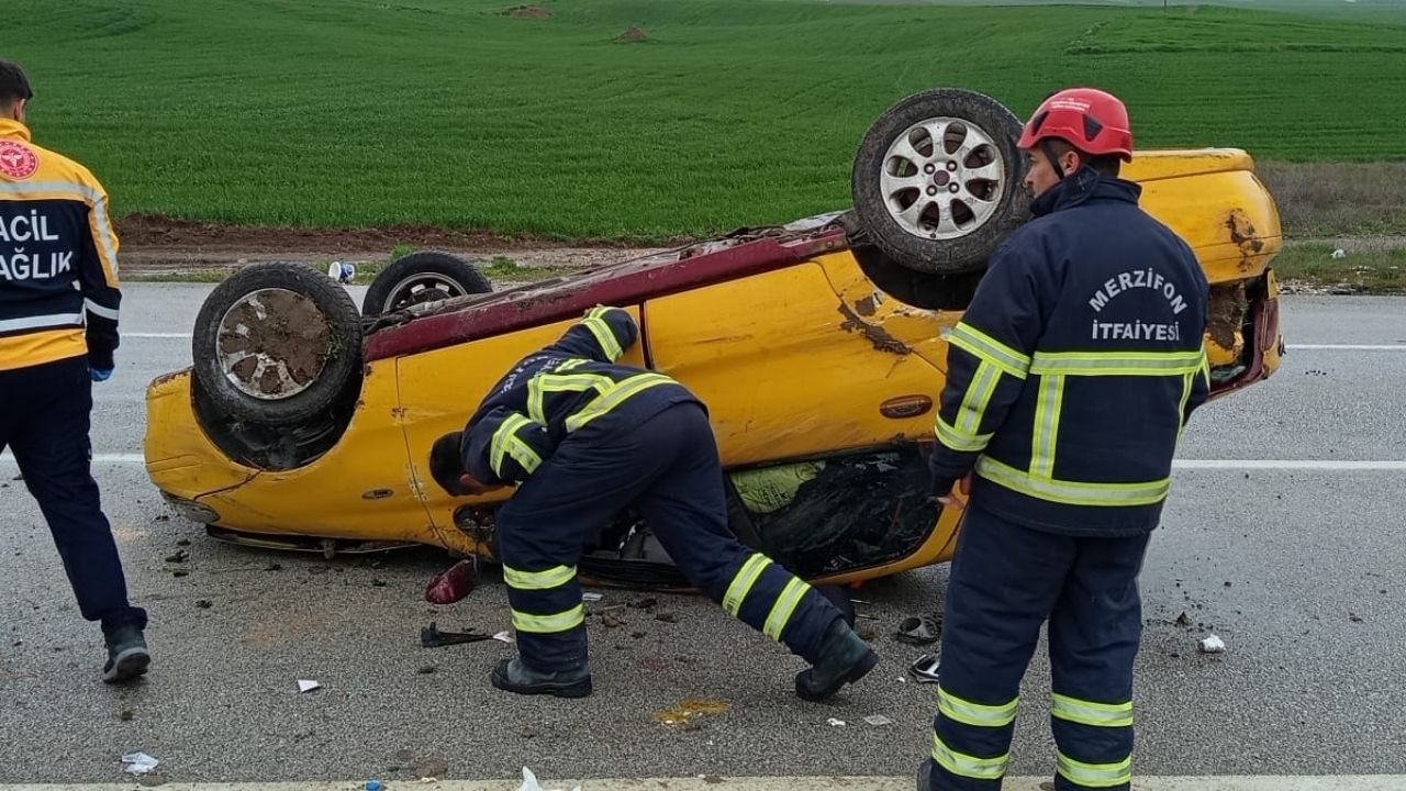 Faciadan Dönüldü Devrilen Araçta 2 Kişi Yaralandı (3)