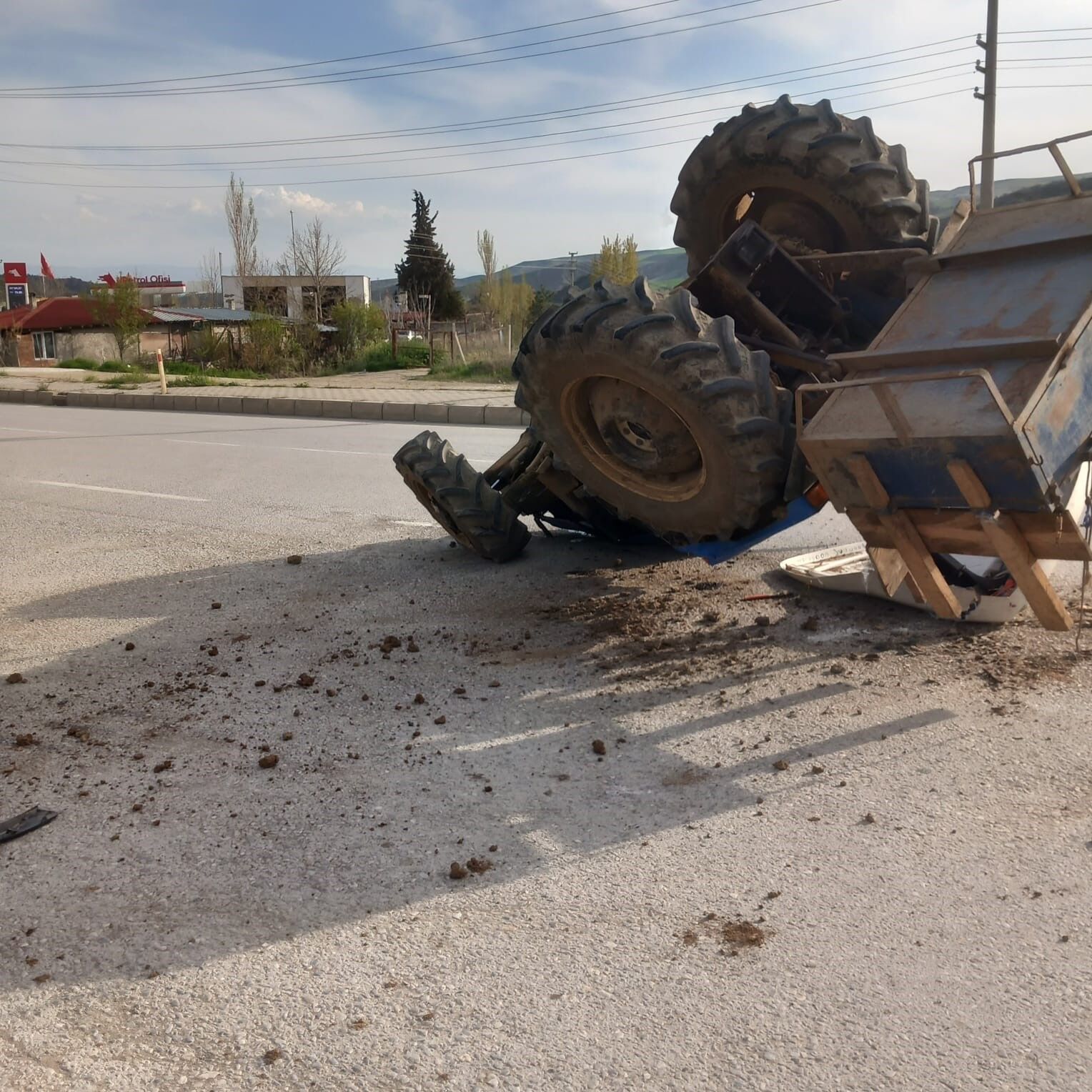 Feci Kaza! Ambulans Ile Traktör Çarpıştı 1 Yaralı Var! 2