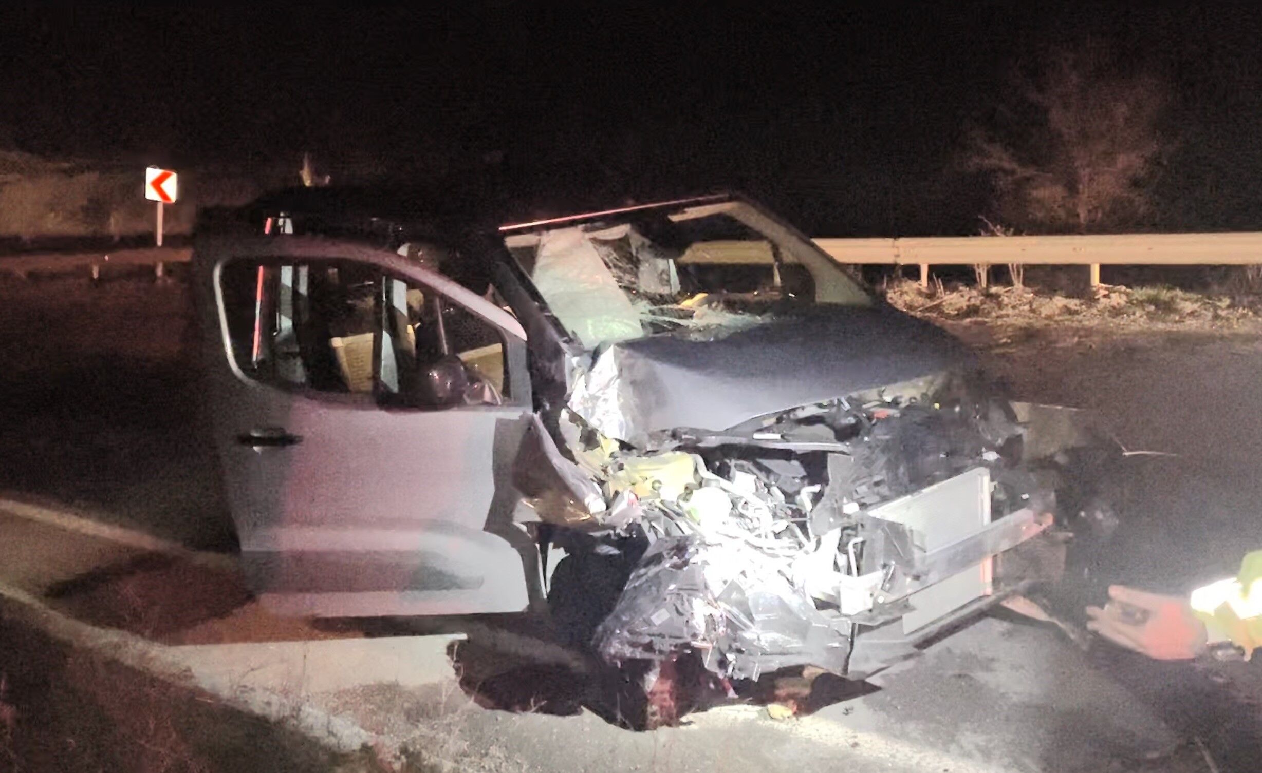 Feci Kaza! Hafif Ticari Araç Kamyona Çarptı 3 Kişi Yaralandı! 12