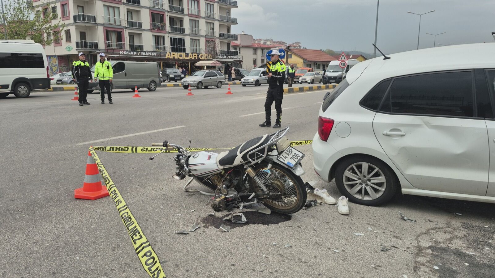 Feci Kaza! Hastane Yolunda Çarpıştılar 3 Kişi Ağır Yaralandı! 22