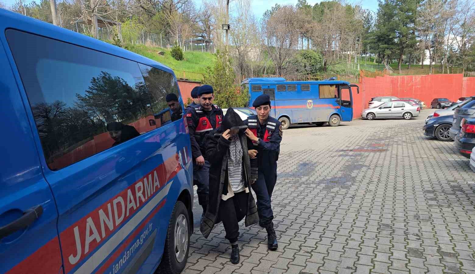 Feci Olay Kocası Toprağa Kendisi De Hapse Girdi 4