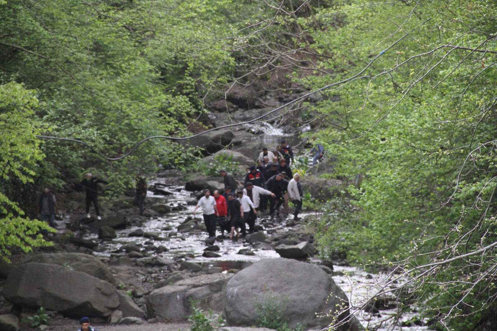 Feci Olay! Piknik Yapan Kardeşlerin Üzerine Kaya Düştü 1 Ölü! 6
