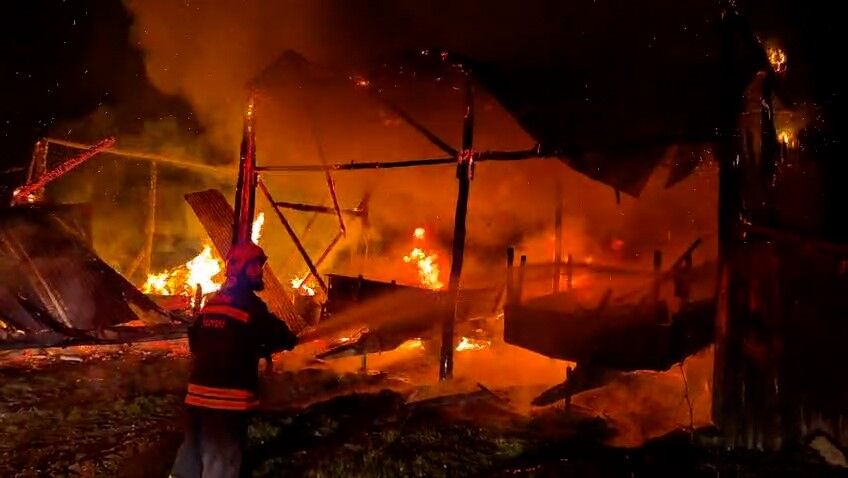 Feci Olay! Samanlığa Yıldırım Düştü Samanlık Ve Traktör Küle Döndü! 88888888888888888888888888