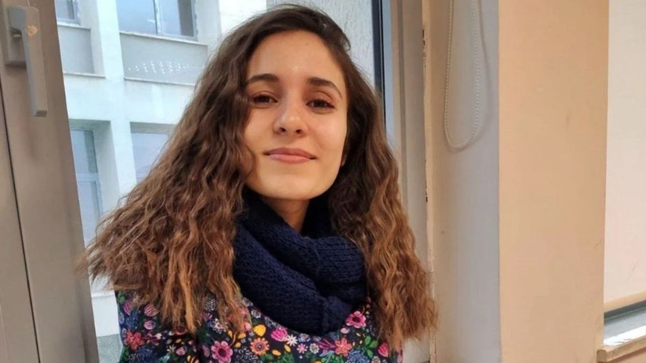 Gülüstan Doku Kimdir