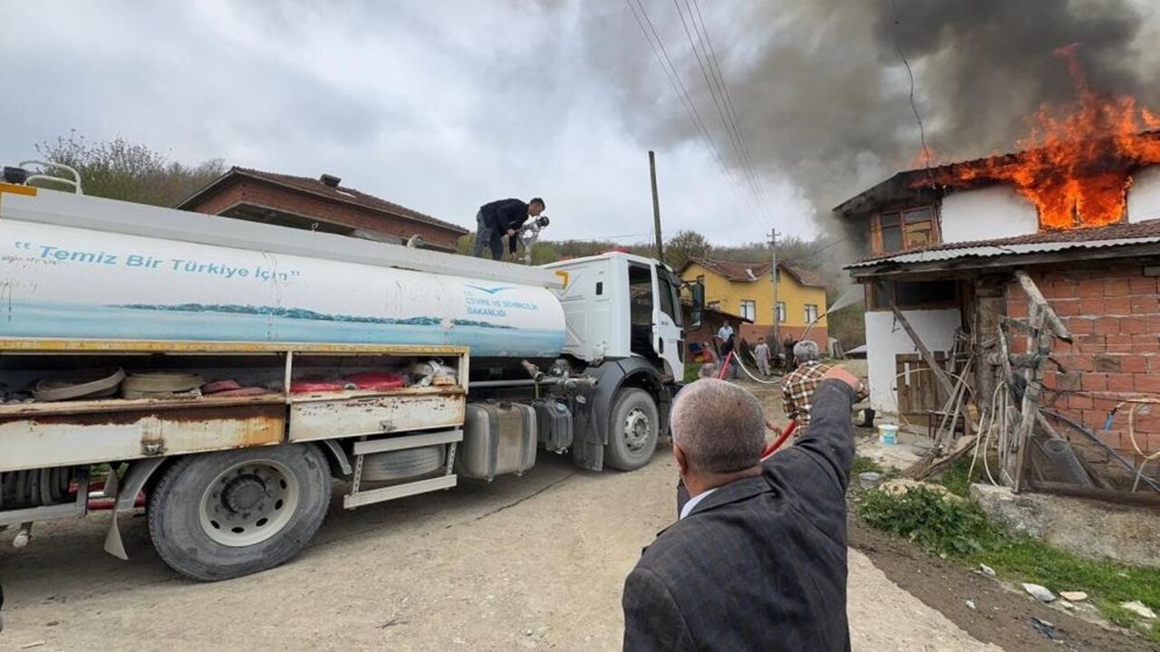 Hanönü Ilçesi Sarıalan Köyünde Başkan Açıklama (3)