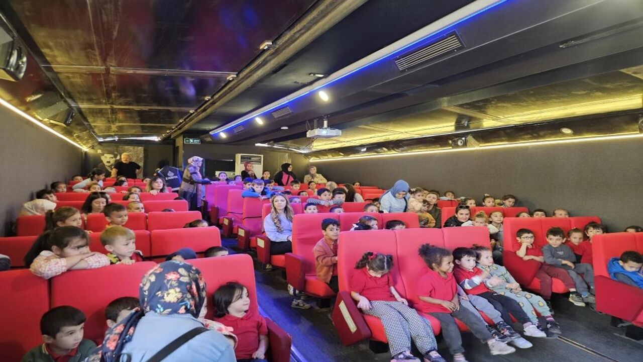 Hanönü Sinema Tırı Ilçede (1)